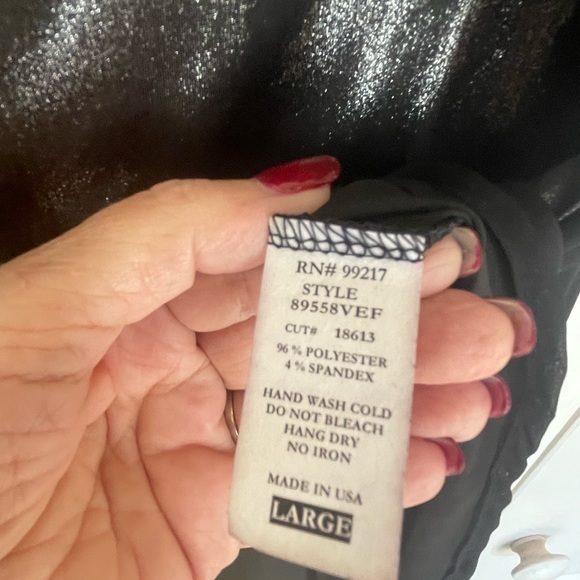 Lady’s top - Picture 4 of 4